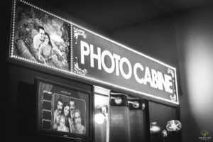 Convidados e Noivos utilizando a Cabine de Fotos e Sendo Fotografados - Fotógrafo de Casamento Fotógrafo de Casamento